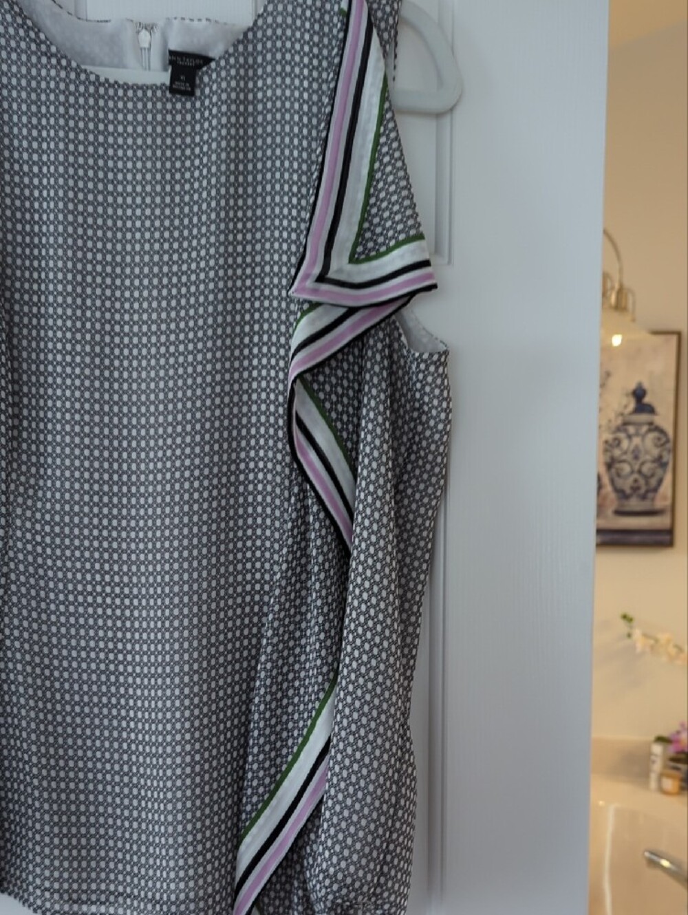 Ann Taylor Factory Gray Printed Sleeveless Blouse with Striped Scarf Detail - Picture 3 of 7